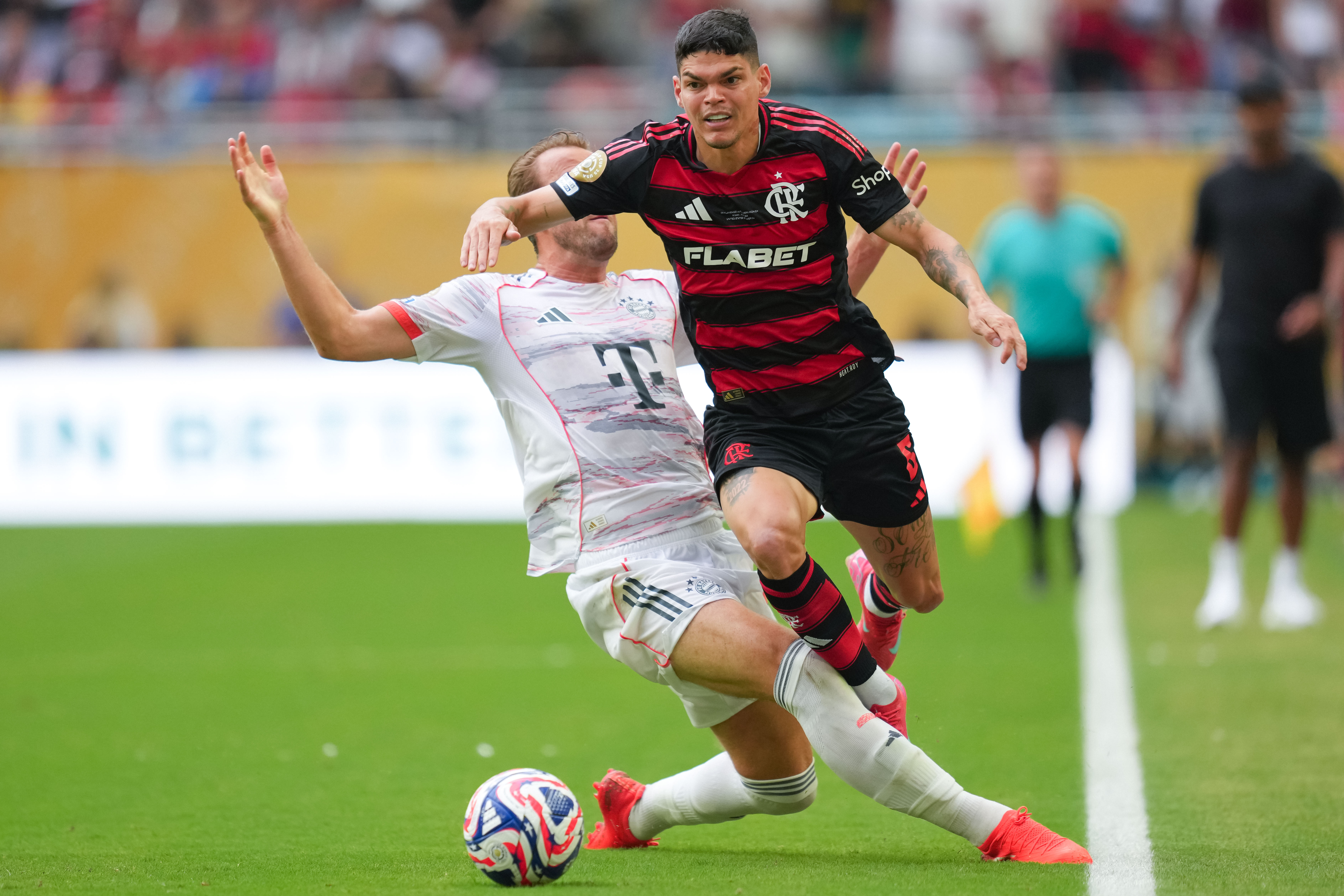 拜仁轻取巴萨,卡瓦尼扑点救主世界杯 拜仁轻取巴萨,卡瓦尼扑点救主世界杯