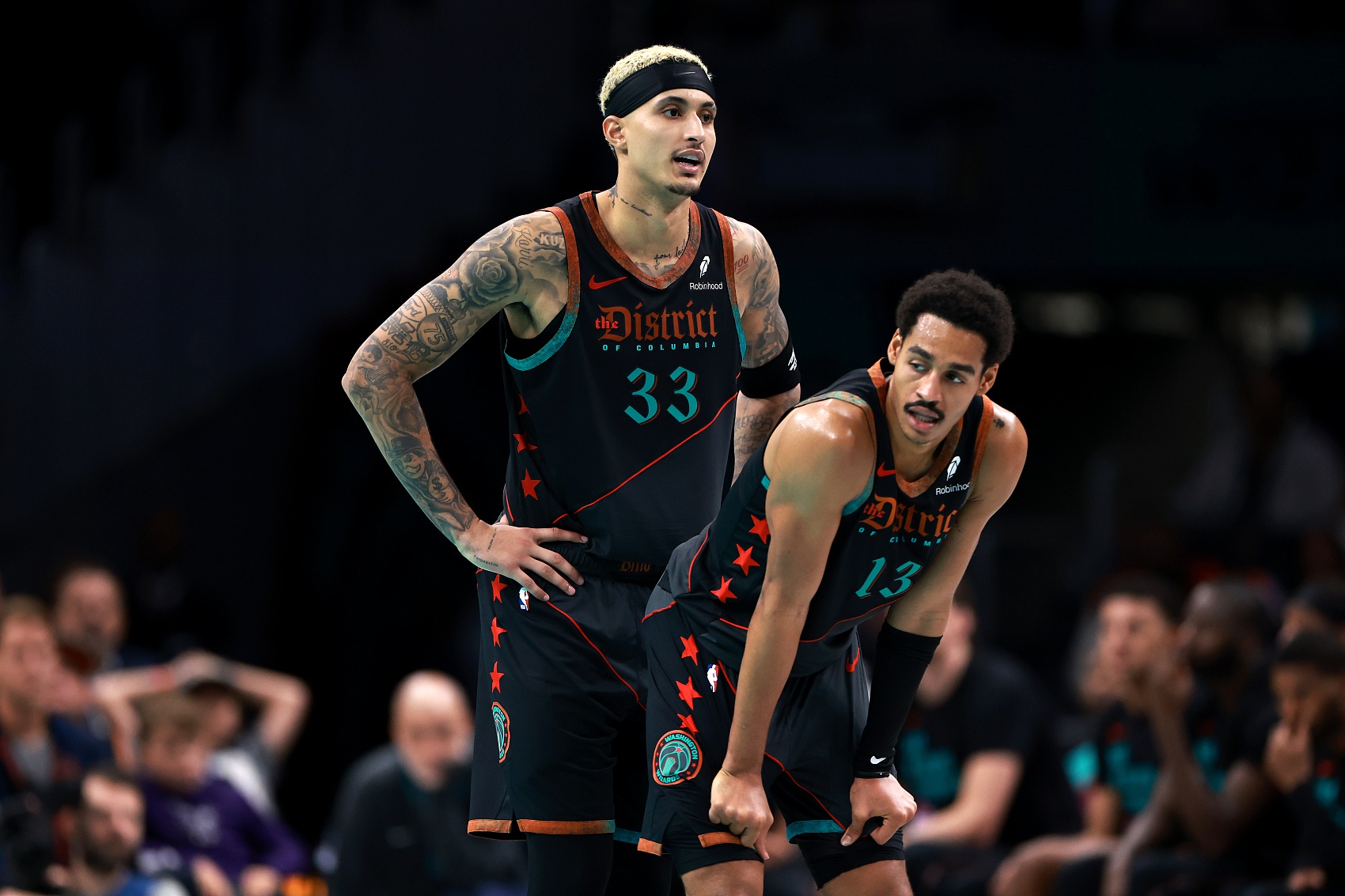 小牛在主场失利,唐斯发挥出色难挽败局 小牛在主场失利,唐斯发挥出色难挽败局