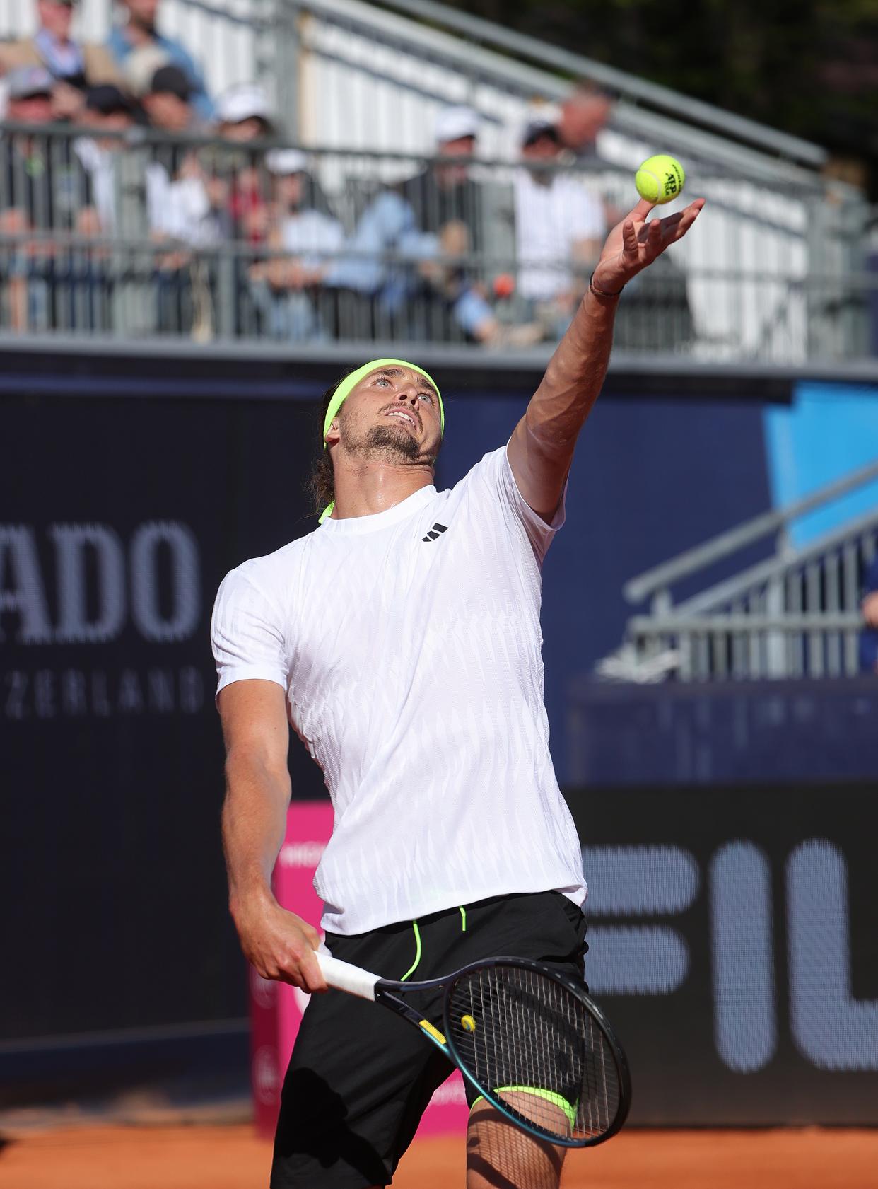 意大利网球队险胜日本网球队,兹维列夫制霸全场的简单介绍 意大利网球队险胜日本网球队,兹维列夫制霸全场的简单介绍